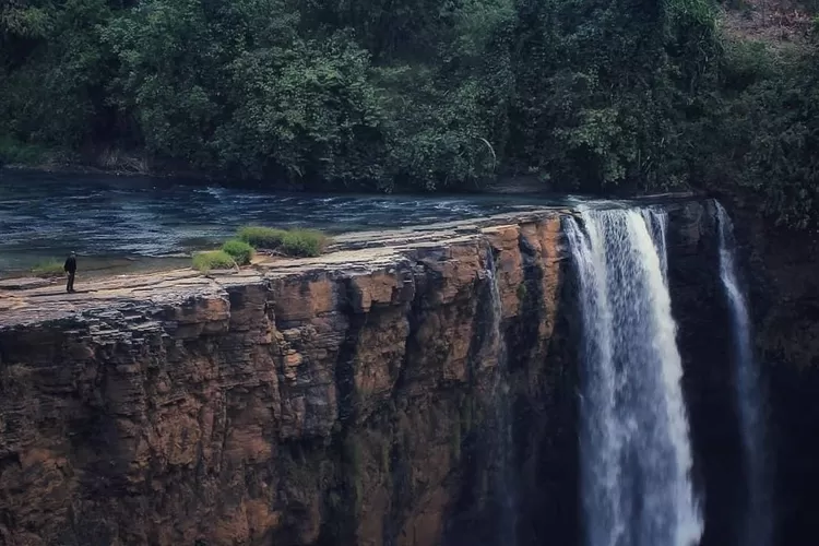 Daftar tempat wisata di Sukabumi yang cocok buat liburan akhir tahun bersama keluarga (Instagram/@robi_junians)