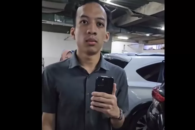 Viral seorang pria mengaku anak Propam Polda Metro Jaya yang menggunakan mobil barang bukti untuk jalan jalan ke mall (Instagram/@feedgramindo)