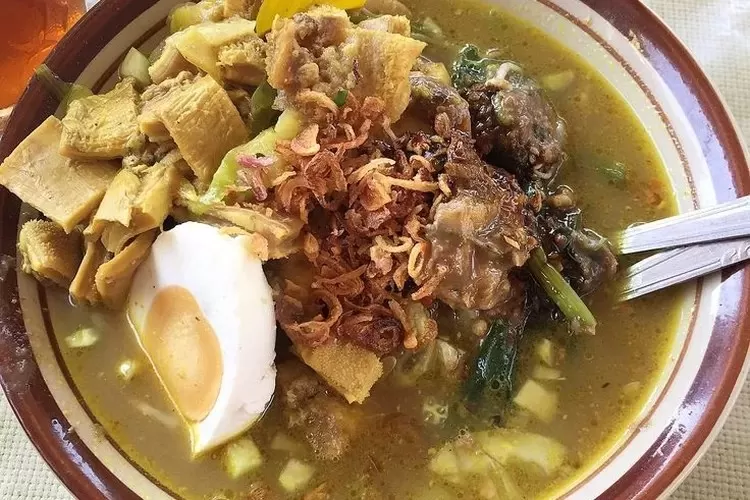 Rujak Soto Makanan Khas Banyuwangi.