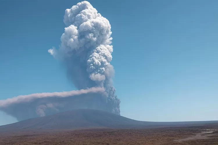 Gunung Hayli Gubbi di yang berada di Afar, Ethiopia meletus dan mengeluarkan abu vulkanik tebal hingga 14km (X)