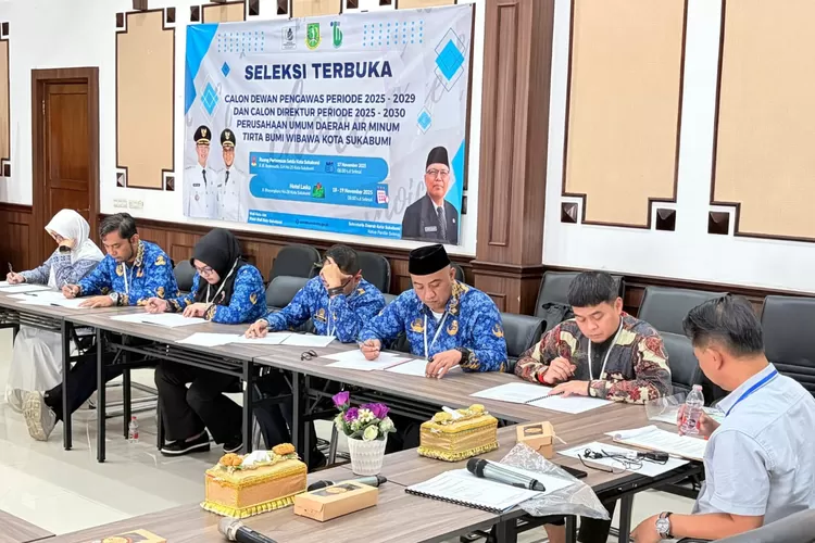 Tim Pansel Perumda Tirta Bumi Wibawa Kota Sukabumi mengumumkan 3 besar nama calon Dewas dan Direksi yang menempati posisi teratas. 