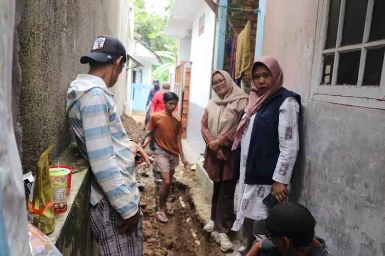 Salah satu kegiatan pembangunan P2RW yang berada di Kelurahan Selabatu, Kota Sukabumi.  (Dok Pemkot Sukabumi)