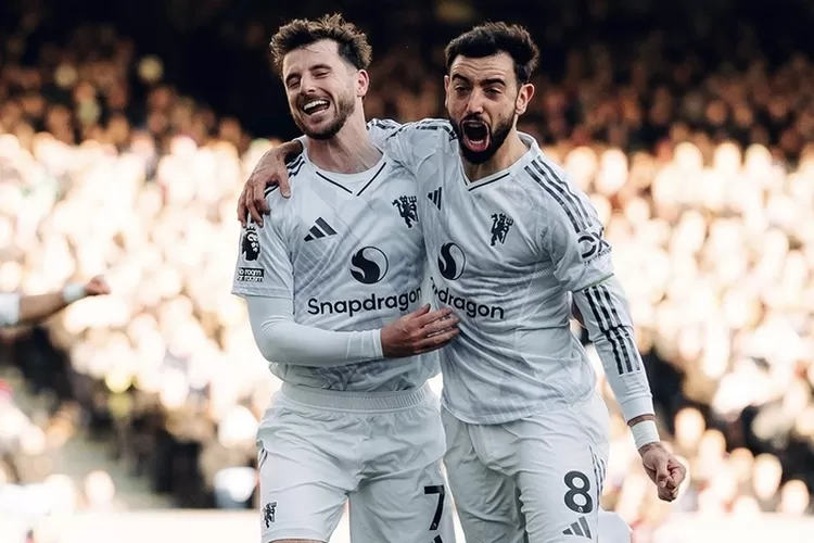Skema tendangan bebas apik antara Mason Mount dengan Bruno Fernandes berbuah gol kemenangan Manchester United atas Crystal Palace di lanjutan Premier League 2025-2026. (Instagram : manchesterunited)