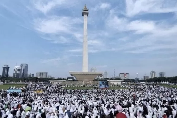 Wamenag menghadiri acara reuni 212, tanggapi perihal 2 Desember 2025 menjadi libur nasional (Suara.com : Muhaimin A Untung)