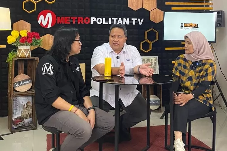 Dirut Perumda Tirta Pakuan Rino Indira podcast bersama Metropolitan (Dok Metropolitan)