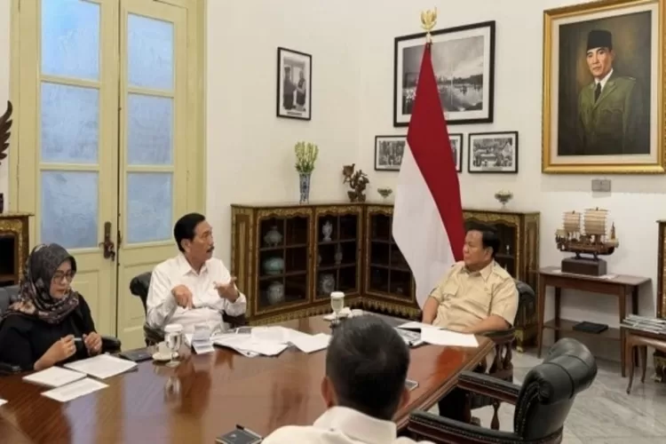 Potret saat Luhut Binsar Panjaitan bertemu dengan Presiden Prabowo di Istana Merdeka, Rabu 3 Desember 2025. (Biro Pers Presiden)