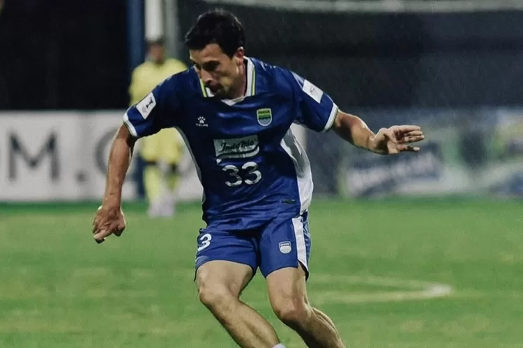 Salah satu pemain Persib Bandung yang harus diwaspadai Borneo FC di laga BRI Super League 2025-2026 yaitu Thom Haye. (Instagram : thomhaye)