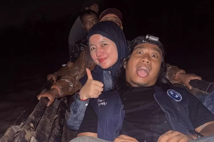 Simak selengkapnya mengenai profil dari Ayi Qorry, istri komika Praz Teguh yang terjun langsung kirim bantuan bencana di Sumatera. (Instagram : praz_teguh)