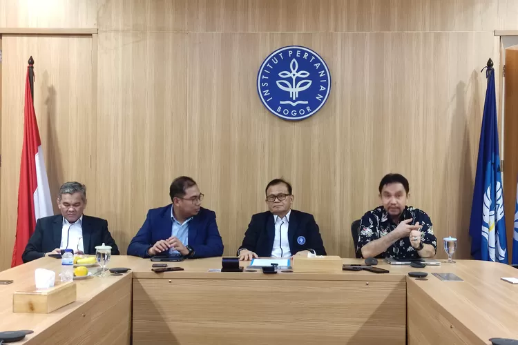 Konferensi pers pengumuman terpilihnya Alim Setiawan Slamet menjadi Rektor IPB University.  (Reza Metropolitan)