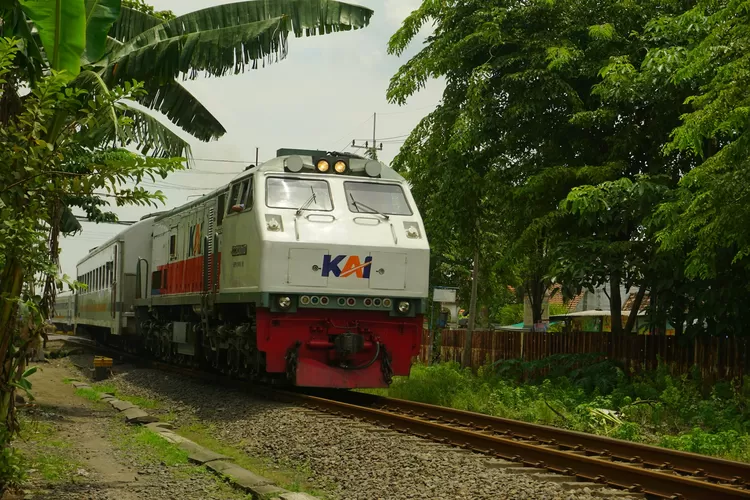 Seorang kakek berusia 82 tahun tewas terserempet kereta api di Stasiun Cilebut (Unsplash/Muhammad Arief)