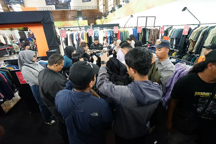 Suasana Mega Bazaar yang diselenggarakan EIGER. 