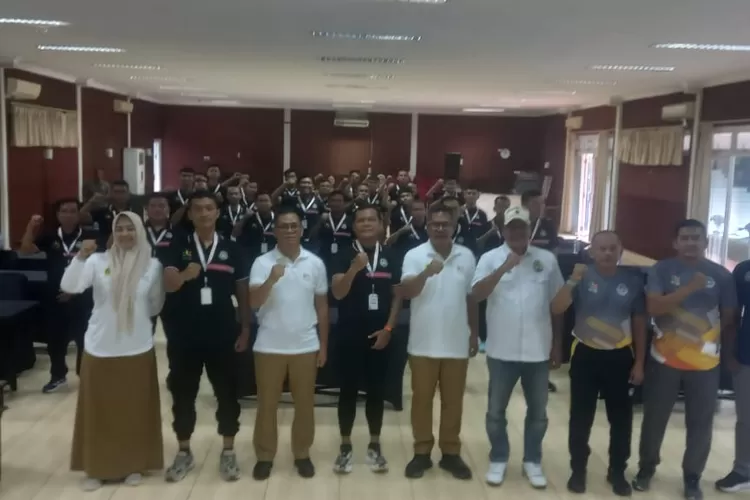 Foto bersama dalam kegiatan pelatihan lisensi C2 yang diikuti para wasit asal Kabupaten Bogor. 