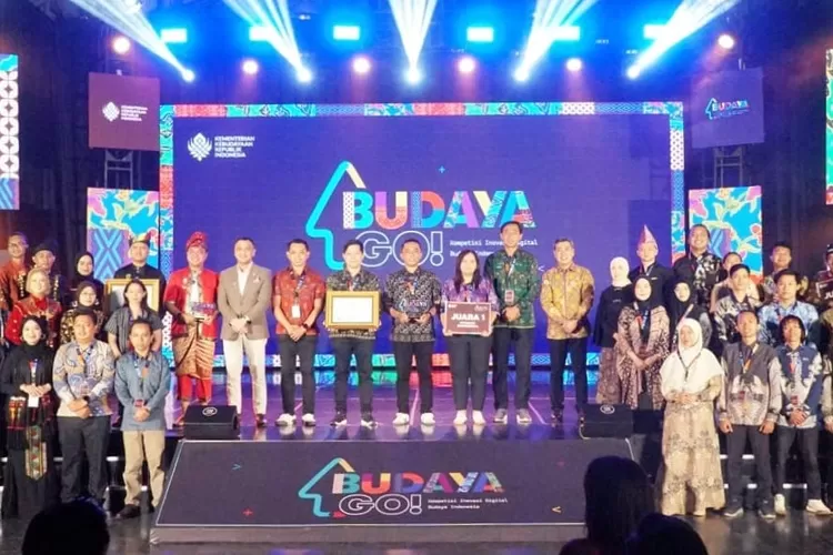 Foto bersama pemberian penghargaan dalam acara BUDAYA GO! 2025.