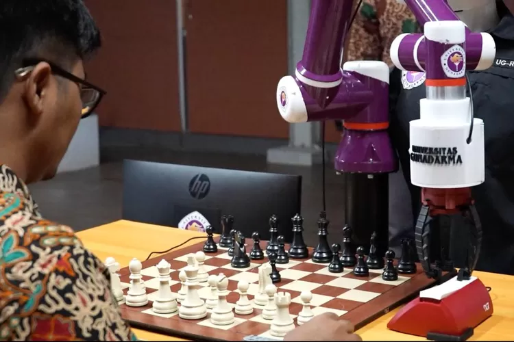 Penampakan Robot Catur Cerdas Tartakower yang dikembangkan Universitas Gunadarma. Foto : Istimewa (Ist)