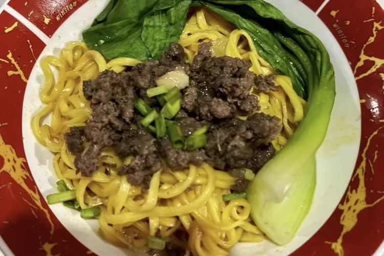 Salah satu rekomendasi tempat makan bakmi terenak di Kediri yang wajib dicoba saat ingin wisata kuliner yaitu Bakmi Sapi Fengkolan. (Google Maps)