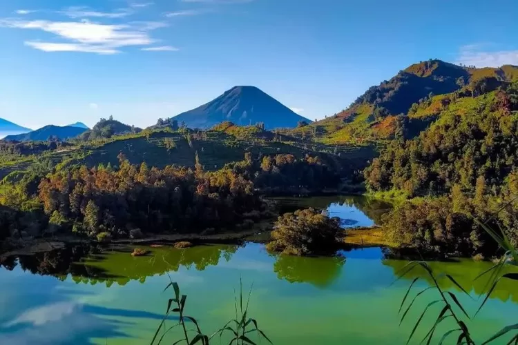 Yuk lihat rekomendasi tempat wisata di Dieng yang punya panorama alam memukau, buat liburan akhir tahun yang berkesan (Instagram/@telagawarnadieng)