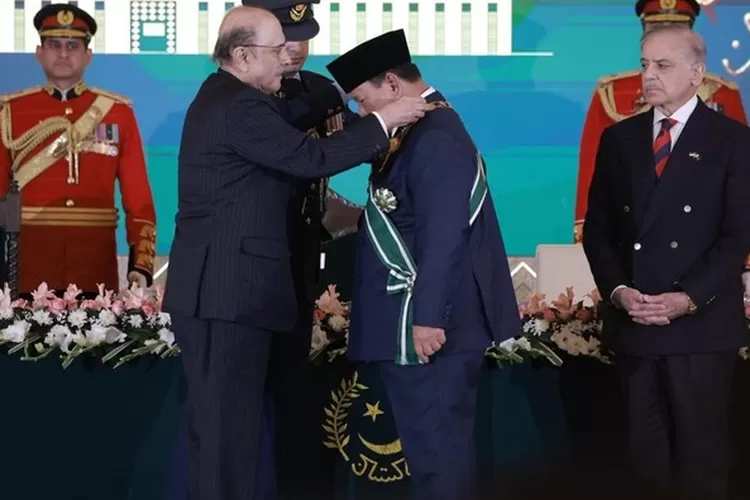 Presiden Prabowo Subianto mendapatkan Bintang Penhargaan Tertinggi oleh Presiden Pakistan (Biro Pers Sekretariat Presiden)