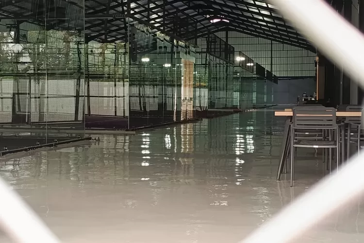 Suasana Lapangan Padel Seven di Harjamukti, Kota Depok.  (Agus Metropolitan)