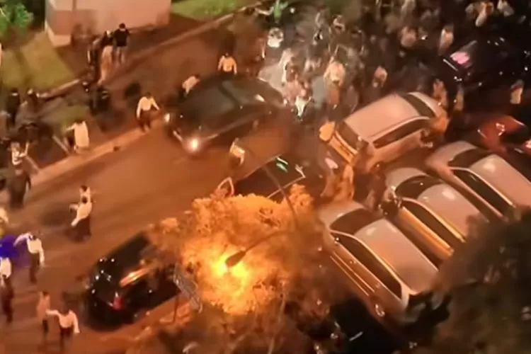 Imbas Kasus Pengeroyokan di Kalibata, 9 Kios dan 8 Kendaraan Dibakar Usai Matel Tewas Dikeroyok.