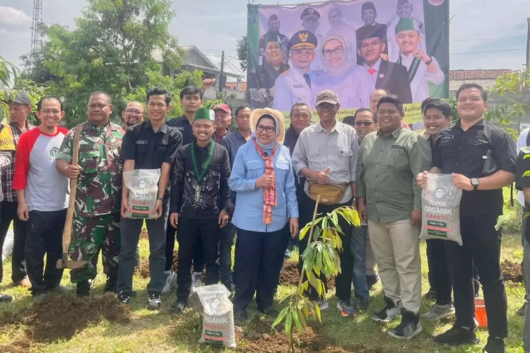 Foto bersama dalam kegiatan sosialisasi empat pilar yang diselenggarakan Anggota DPR RI, Endang Setyawati Thohari. 