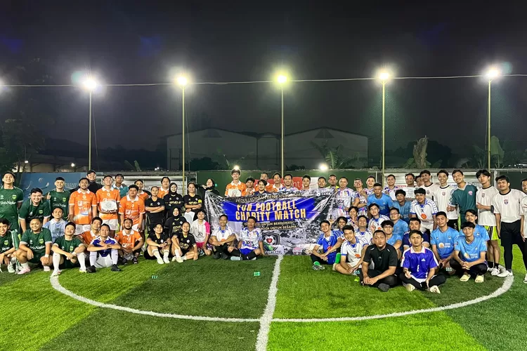Lewat Fun Football, berikan donasi bantuan buat korban bencana Sumatra lewat Gerakan Anak Negeri (Taufik/Metropolitan )