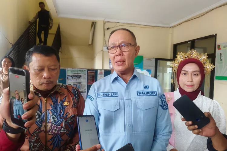 Wali Kota Sukabumi, Ayep Zaki memberikan keterangan terkait rencana pembangunan Kota Sukabumi usai menghadiri Musrenbang di Kelurahan Gedongpanjang, Kecamatan Citamiang. 