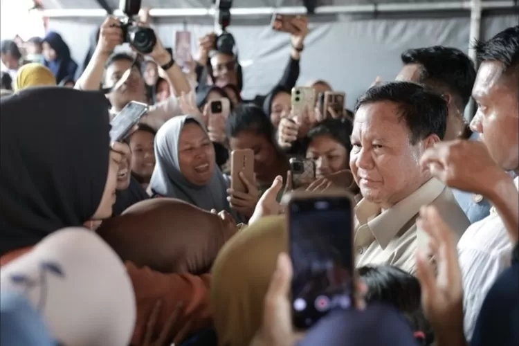 Presiden Prabowo Subianto secara tegas mengatakan tak butuh bantuan negara sahabat untuk tangani bencana Sumatera. (Instagram : prabowo)