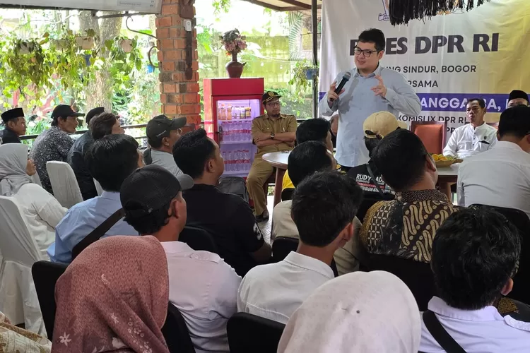 Anggota DPR RI Ravindra Airlangga melakukan reses di Kabupaten Bogor sembari menyerap aspirasi warga dan cek kesehatan gratis (Dok pribadi)