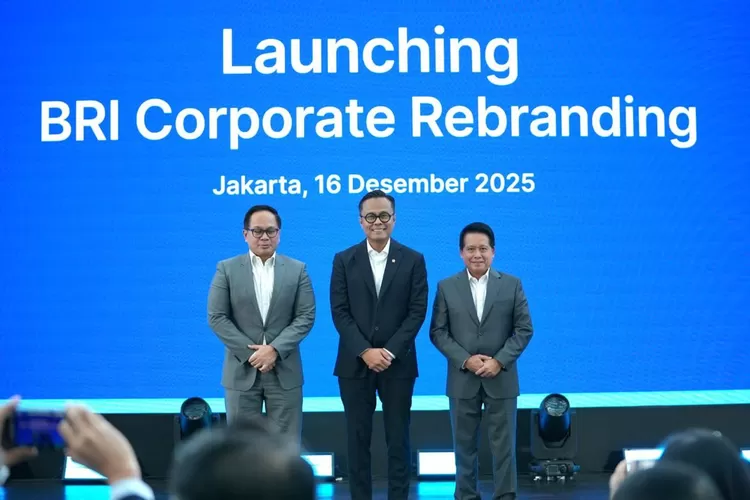 Foto bersama dalam acara launching BRI Corporate Rebranding. 