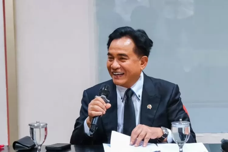 Komisi Reformasi Polri akan menyoroti polemik penempatan anggota porli aktif di 17 lembaga Kementerian (Instagran/@yusrilihzamhd)