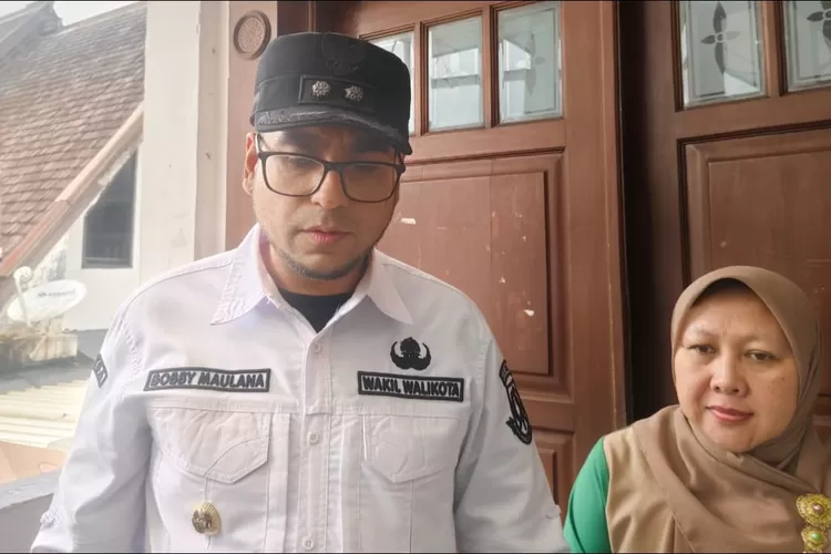 Wakil Wali Kota Sukabumi, Bobby Maulana memberikan keterangan terkait rencana sayembara sampah yang digagas Pemkot Sukabumi. 