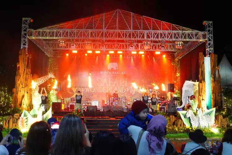 Ayo rayakan momen pergantian malam Tahun Baru 2025 di Royal Safari Garden Hotel. Akan ada pertunjukan bernuansa Afrika dan doorprize menarik (ist)