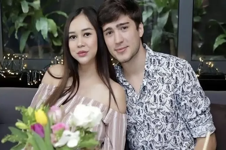 Mantan suami dari Aura Kasih jadi sorotan di tengah isu perceraian Ridwan Kamil dan Atalia Praratya. Simak profil lengkap dari Eryck Amaral. (Instagram : aurakasih)