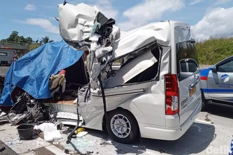Kondisi kendaraan yang terlibat kecelakaan di Tol Cisumdawu. (Foto: Dwiky Maulana Velayati/detikJabar)