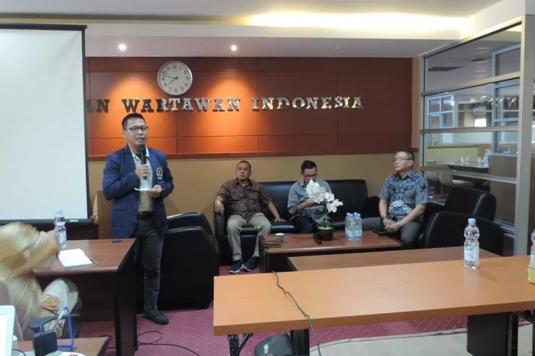DR Firdaus Komar sedang berikan materi