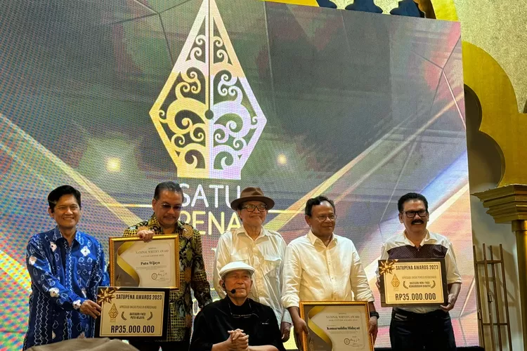 Putu Wijaya dan Komaruddin Hidayat terima anugerah Satupena Award 2023 ar (dok)