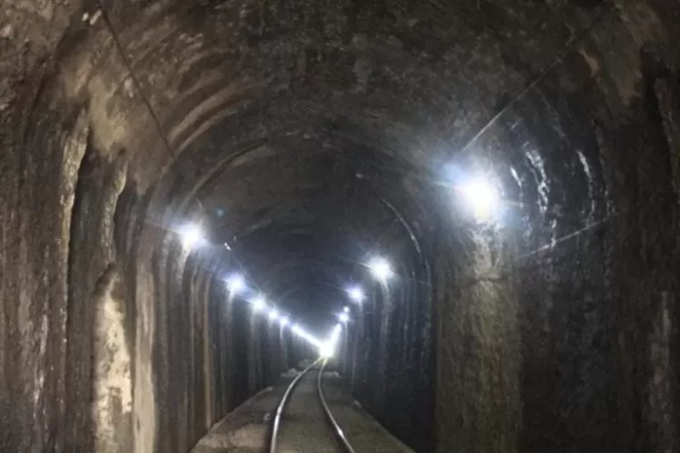 Terowongan Kereta Api Terpanjang.Dibupar Lahat 