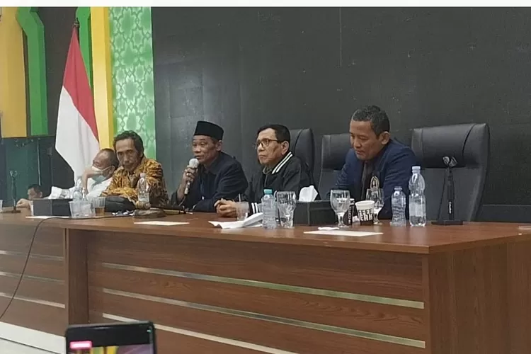 Usai dinyatakan Kurnaidi terpilih sebagai Ketua PWI Sumsel , Ketua Umum PWI Hendri CH Bangun Menentapkan tim formatur  (dok)