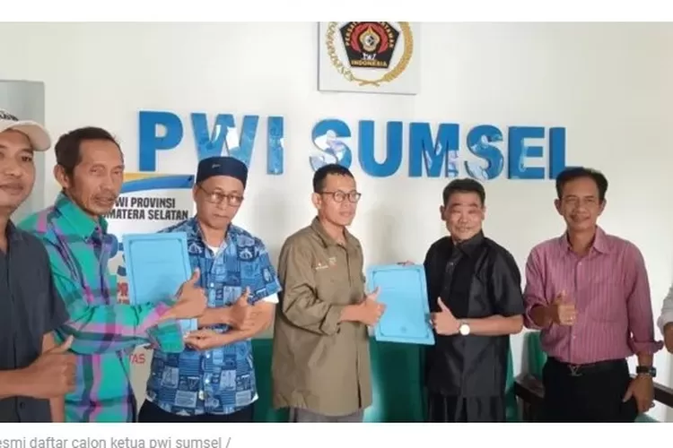 Saat Kurnaidi dan Oktaf Riady mengembalikan formulir sebagai calon Ketua PWI dan Ketua DKP (dok)