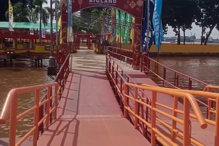 Jembatan ponton menuju pulau kemaro telah siap (Facebook @tetramimob)