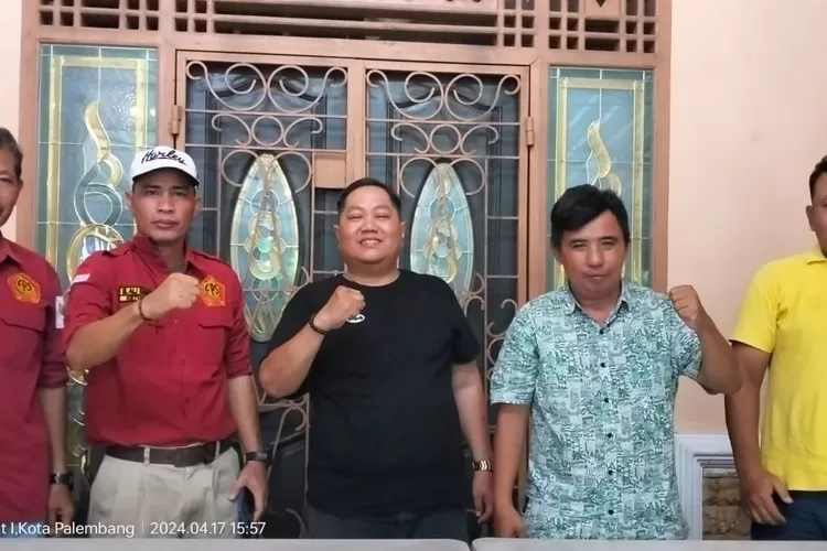 Ketum Rakyat Peduli Sumsel (RPS ) Palembang Baik ,Rizky Pratama Saputra,ST saat konfrensi pers (Yanti/KetikPos.com)