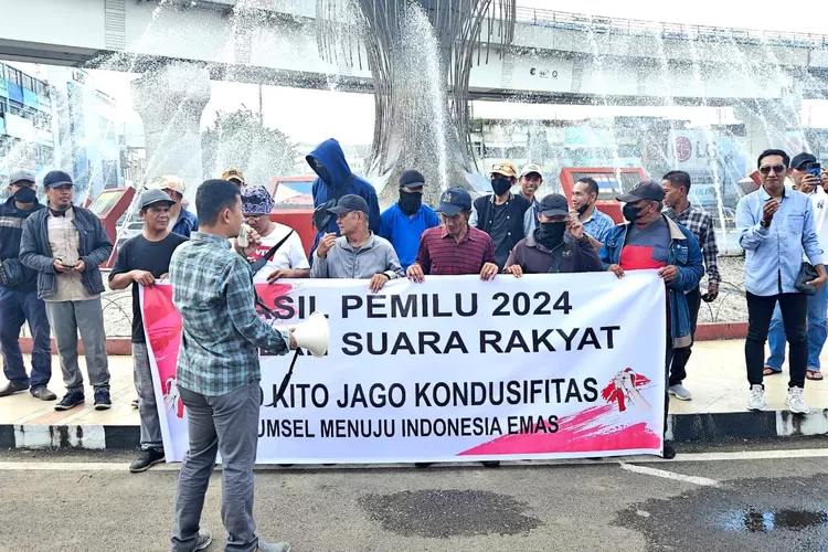 Aksi damai GPPMS di Bundaran Air Mancur (BAM) Kota Palembang, Minggu (21/4/2024) (Yanti/KetikPos.com)