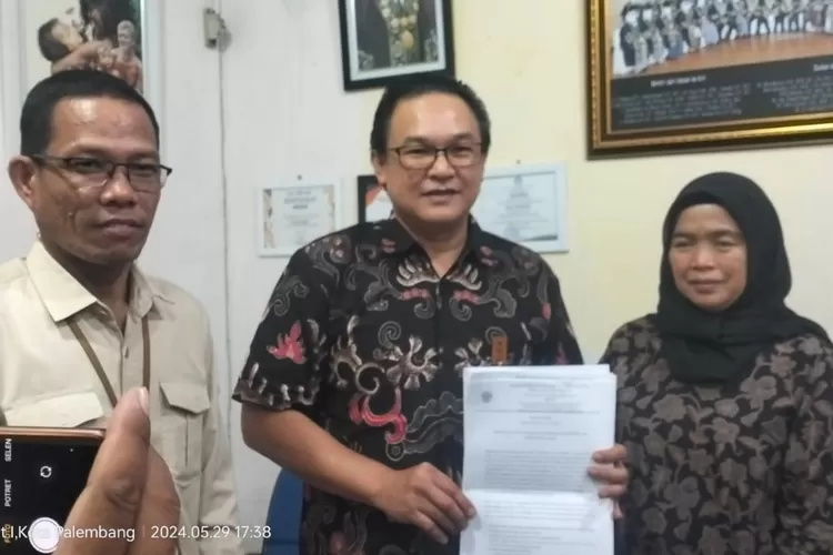  Ketua Senat Politeknik Negeri Sriwijaya (Polsri) Dicky Seprianto,ST,MT,IPM saat diwawancarai, Rabu (29/5/2024). (Yanti/KetikPos.com)
