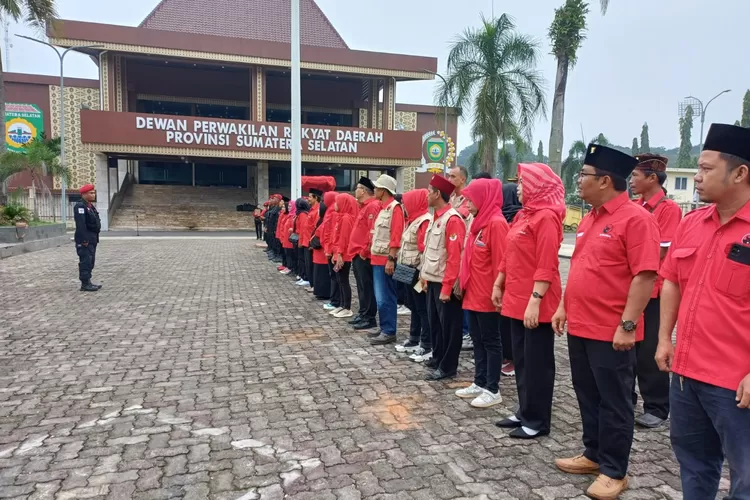 DPD PDI Perjuangan Provinsi Sumatera Selatan (Sumsel) menyelenggarakan upacara peringatan Hari Lahir Pancasila di halaman Gedung DPRD Provinsi Sumsel pada Minggu (1/6/2024). (Dok Ist/KetikPos.com)