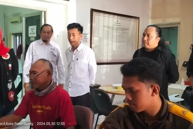 Ketua PMI Sumsel, Hj. Febrita Lustia Herman Deru saat meninjau kegiatan Donor Cinta Sriwijaya (Yanti/KetikPos.com)
