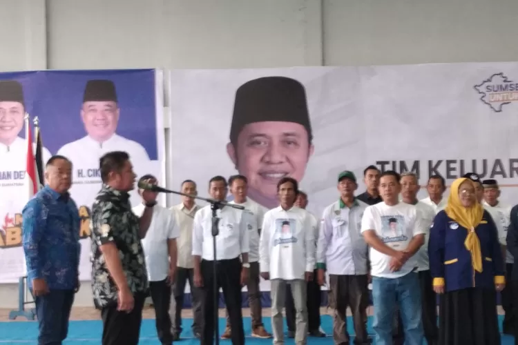  Bakal calon Gubernur dan wakil Gubernur Sumatera Selatan (Sumsel) Herman Deru- Cik Ujang (HD-CU) melantik Tim keluarga dan relawan pemenangan di Pemilihan Gubernur (Pilgub) bertempat di kantor DPW Partai Nasdem Sumsel  (Yanti/KetikPos.com)