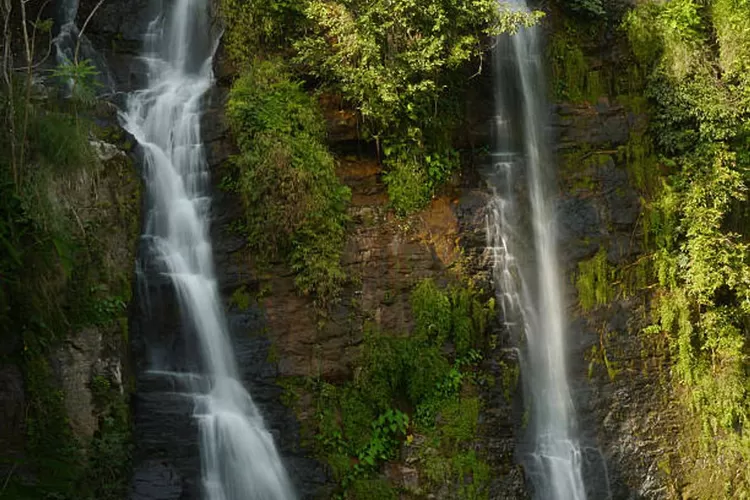 Pesona Air Terjun Takapala di Kabupaten Gowa, Sulawesi Selatan (Traveloka.com)