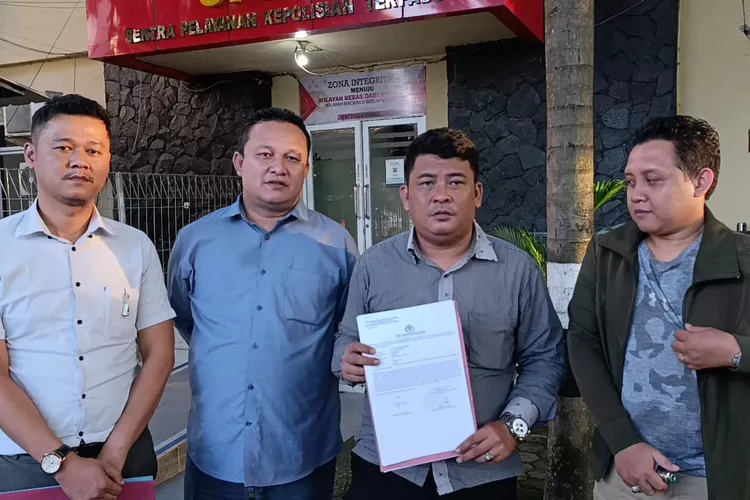 Kuasa hukum dari PT Putra Salsabila Perkasa, M. Jasmadi Pasmeindra, SHI, MH, MED, CLMA, CFHA secara resmi melaporkan oknum LSM ke SPKT Polda Sumsel  (Dok Ist/KetikPos.com)