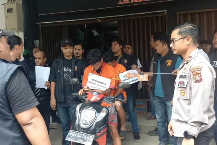 Satreskrim Polrestabes Palembang dan Polsek Sukarami menggelar rekonstruksi kasus pembunuhan tragis yang menimpa Anton Eka Saputra (25), seorang karyawan koperasi.  (Foto Ist/KetikPos.com)
