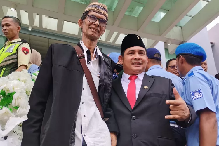 AOP dan Pimred KetikPos.com  usai dilantik di Gedung DPRD Palembang (dok)